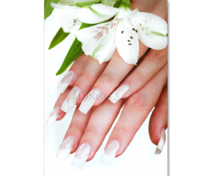 Poster - Nail and White Flower (60 x 90 cm)