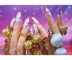 Poster - Nail et Gold Charms (24'' X 36'')