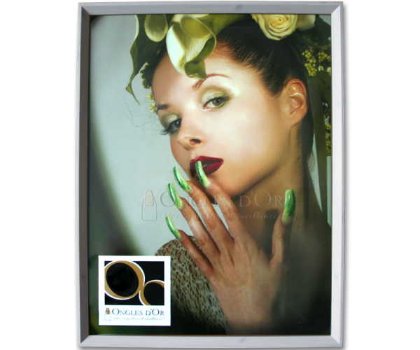 Poster – Ongles d'Or Lady in Green (18 x 24 inches) – Framed